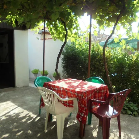 Две Сестри Guest house Lozenets